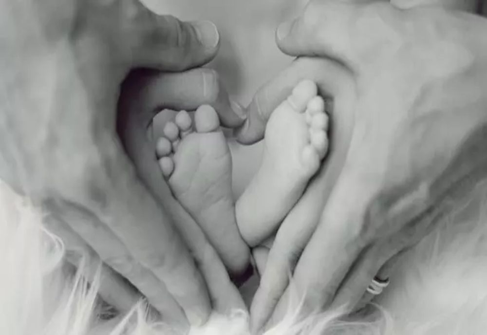 Bani de la Guvern pentru cupluri sau femeile singure cu vârsta între 20 şi 45 de ani