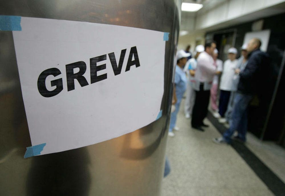 Angajaţii Prefecturii Covasna intră, miercuri, în grevă de avertisment, pentru a cere majorarea salariilor