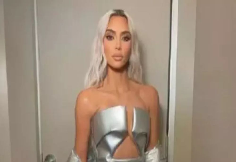 8 celebrități care nu văd rostul dușului zilnic - Nume mari de la Hollywood sunt de părere că baia regulată poate aduce mai multe probleme