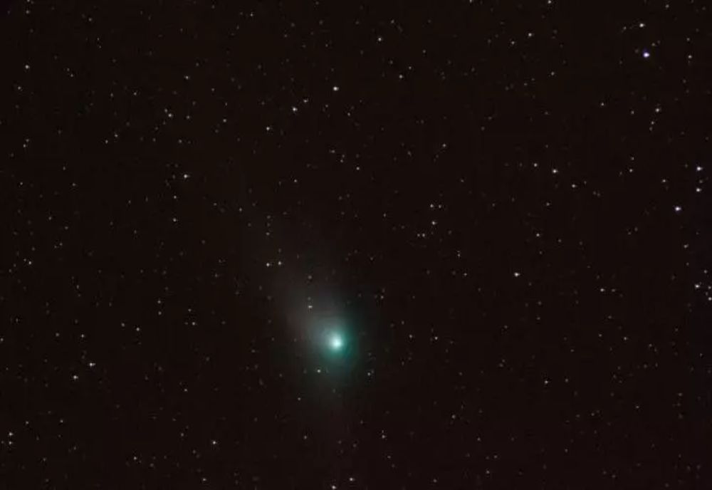 Cometa verde, fotografiată pe cerul României - Cometa e vizibilă o dată la 50.000 de ani