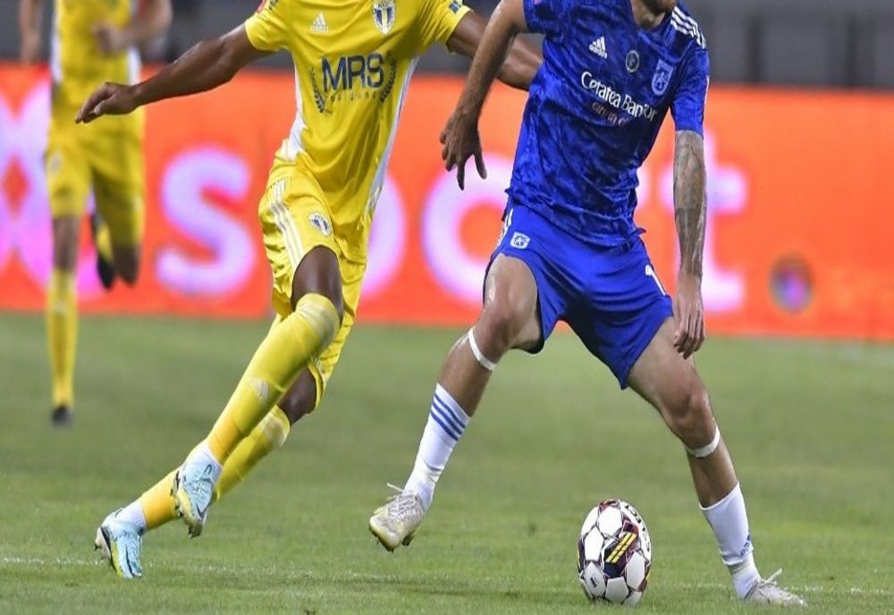 5 partide din Superliga de fotbal au fost programate astăzi, de la aceeași oră