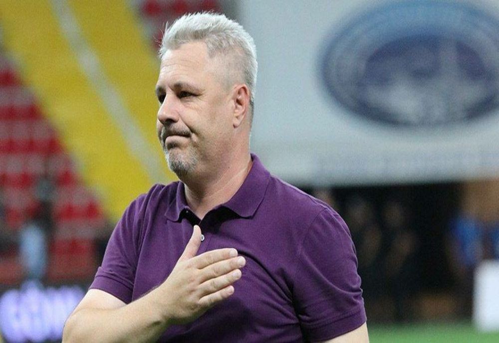 FC RAPID S-A DESPĂRŢIT DE NEIL LENNON DUPĂ ŞASE ETAPE ŞI L-A INSTALAT PE MARIUS ŞUMUDICĂ