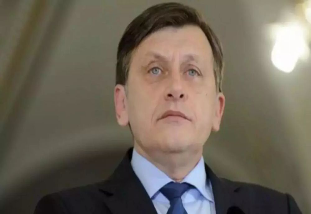 CRIN ANTONESCU DESPRE IOHANNIS: „LIPSA DIALOGULUI CU ROMÂNII CREEAZĂ O CRIZĂ LA PALATUL COTROCENI. PREȘEDINTELE NU ARE DREPT LA TĂCERE”