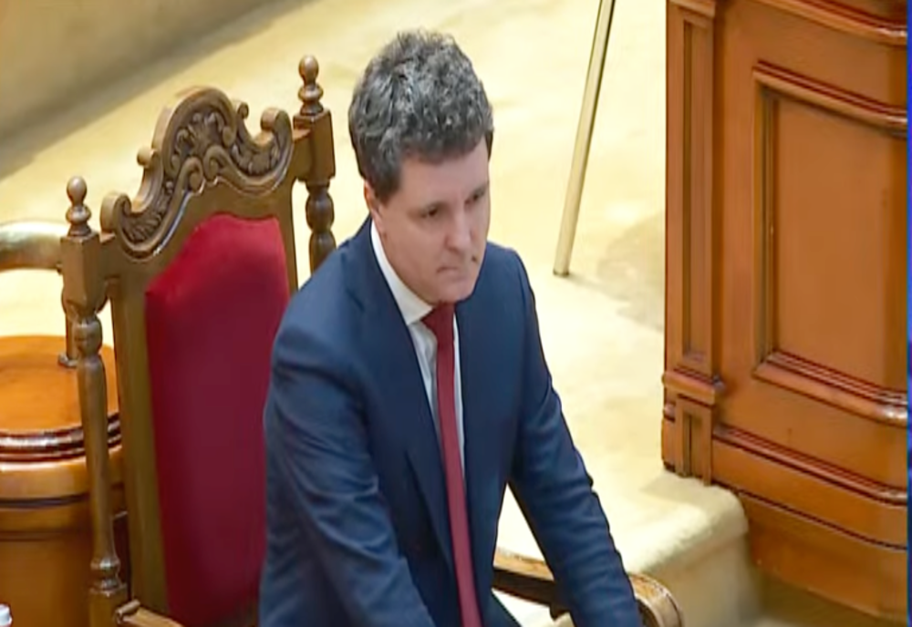 NICUȘOR DAN DEPUNE JURĂMÂNTUL ÎN FAȚA PARLAMENTULUI. PATRIARHUL DANIEL, MEMBRII AI CASEI REGALE ȘI TRAIAN BĂSESCU, PREZENȚI LA EVENIMENT