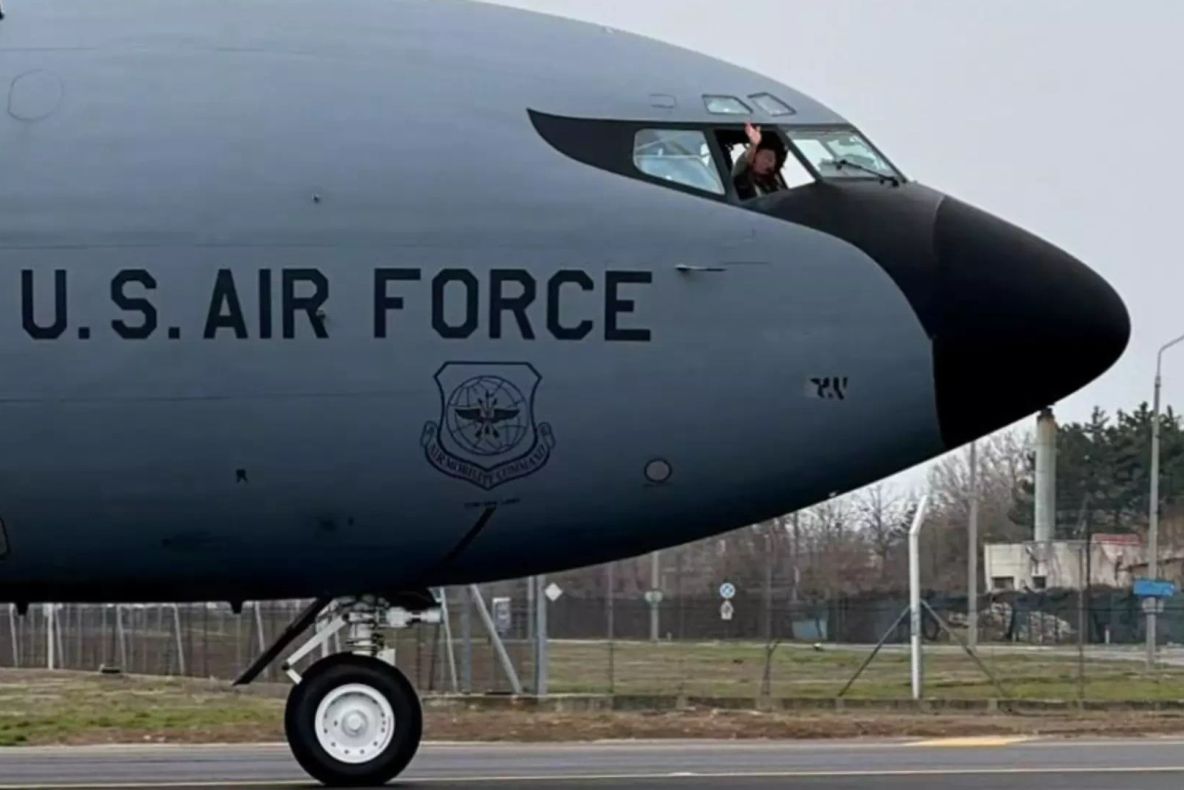 Prezență militară masivă a SUA în România. Un nou Boeing KC-135 Stratotanker ajunge la București în plină criză în Orientul Mijlociu VIDEO