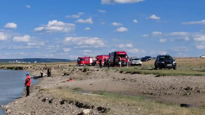 Doi copii de aproximativ 13 ani s-au înecat într-un lac din judeţul Covasna