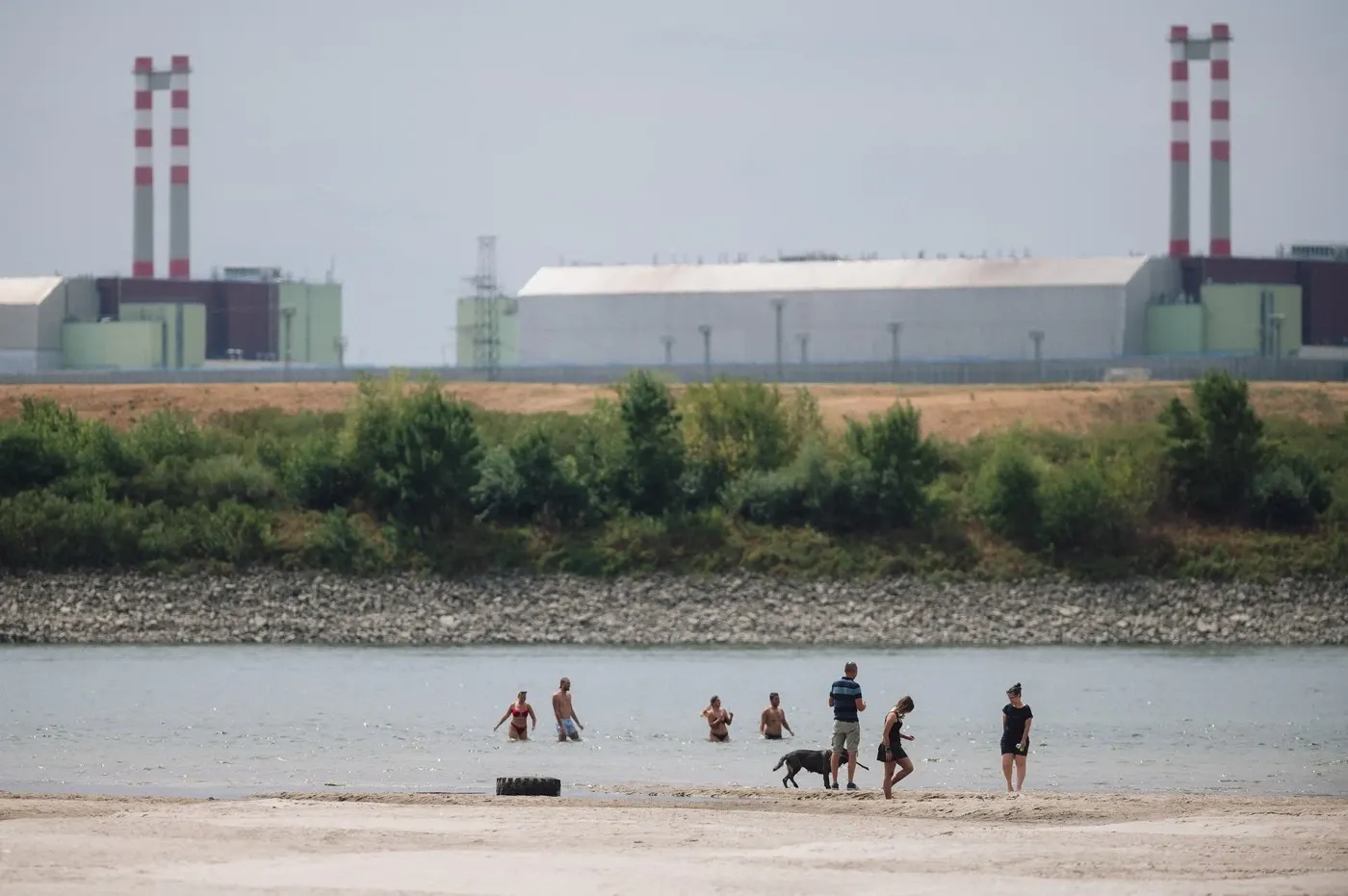 Conflict pe Dunăre între Austria și Ungaria. Miza este apa folosită pentru centrala nucleară Paks