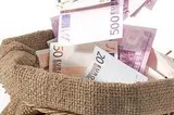 Scădere pe linie la BNR: Rezervele valutare au coborât la 63,5 miliarde de euro, cu peste jumătate de miliard sub nivelul din mai