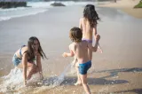 Vacanța de vară 2026. Când termină cursurile elevii din România și cât durează pauza