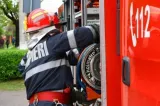 Incendiu într-un bloc din Sfântu Gheorghe. Două persoane au ajuns la spital, zeci de locatari s-au evacuat
