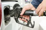 Motorina s-a ieftinit cu până la 74 de bani. Cât costă carburanții în București și în marile orașe