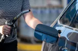 Prețul carburanților ar putea crește de la 1 iulie. Benzina și motorina riscă să se apropie de 10 lei pe litru