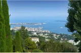 Vreţi să vă mutaţi în Los Angeles - Beverly Hills? Tocmai a ieşit la vânzare o casă, în construcţie? Care este prețul