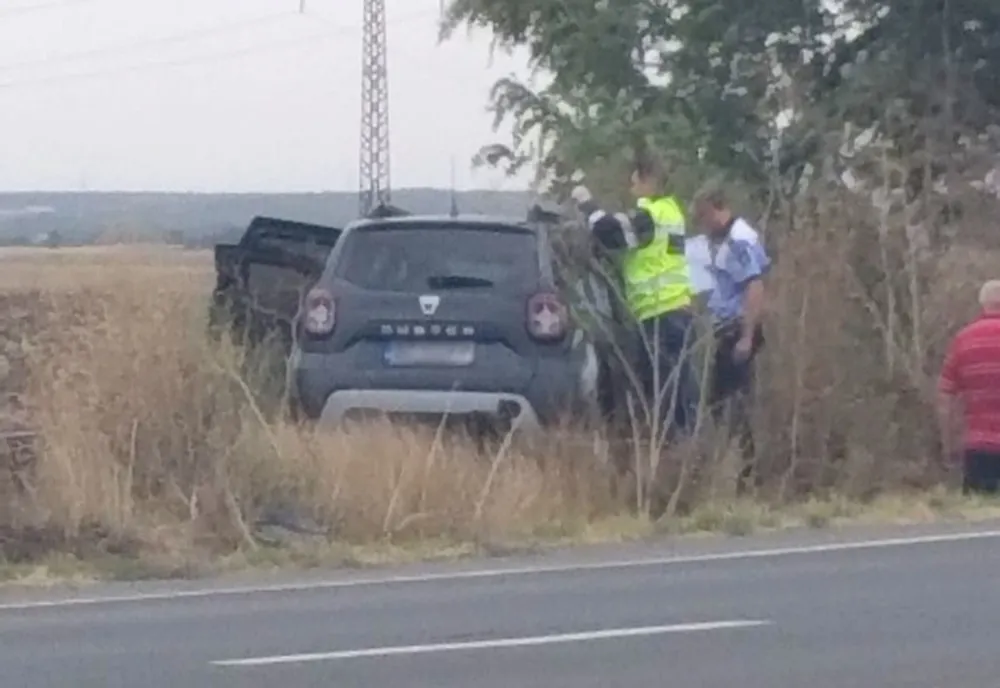 Cu mașina în șanț, la Baraolt, după ce a derapat într-o curbă