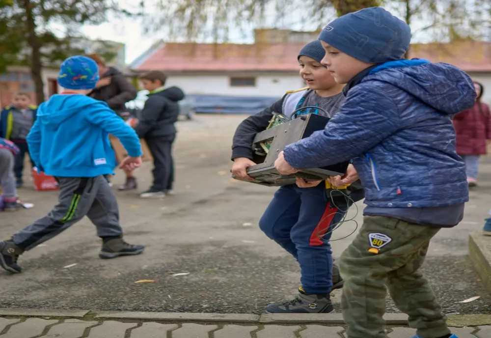 Peste 65 de tone de hârtie şi carton colectate în mai puţin de 3 luni din şcolile covăsnene