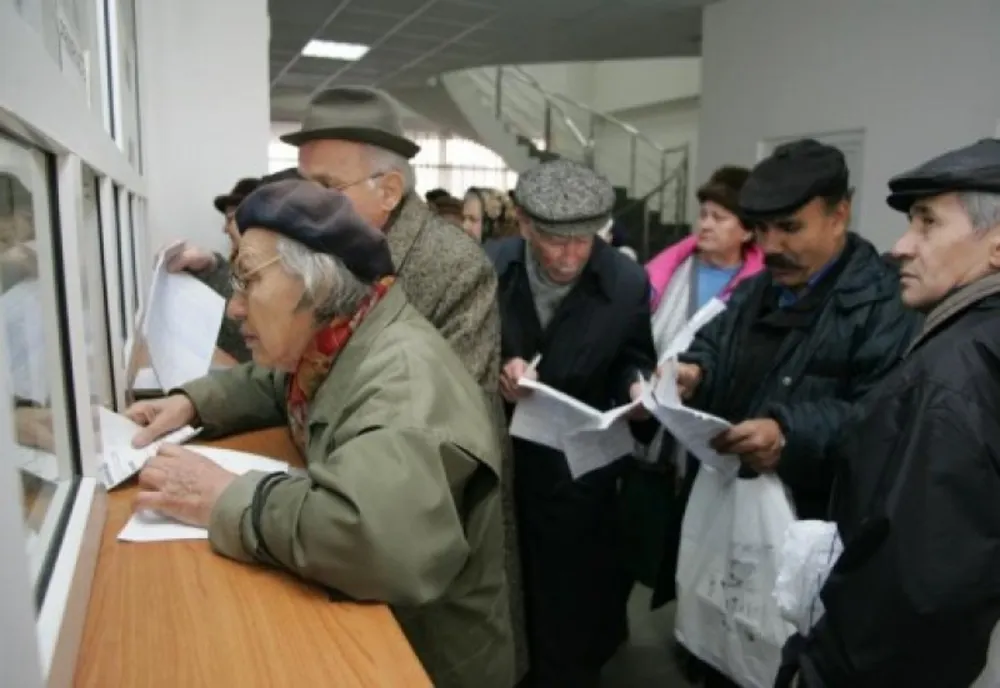 Pensiile ajung mai greu la beneficiari în ianuarie