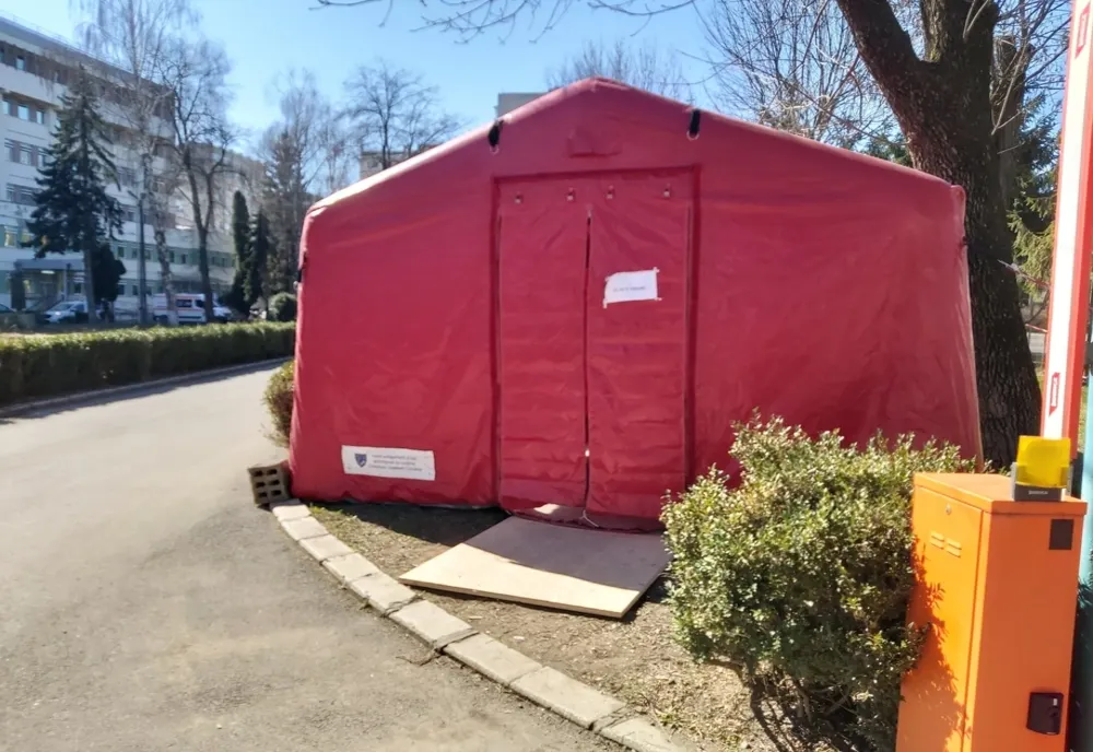 Corturi pentru triajul pacienților, montate de pompierii covăsneni în 6 locații din județ
