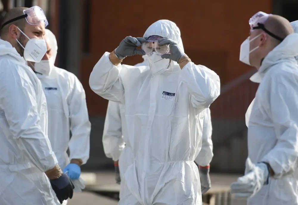 100.000 de echipamente medicale de protecţie vor fi aduse în ţară până la finalul săptămânii