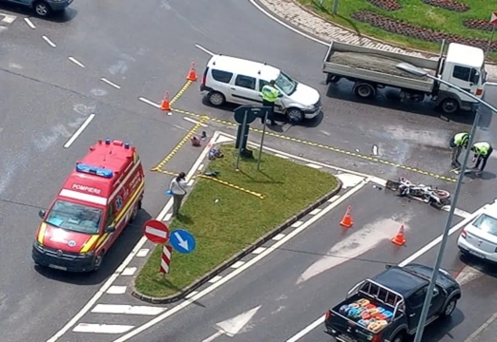 Motociclist implicat într-un accident la sensul giratoriu de pe Păiuş David, în Sfântu Gheroghe