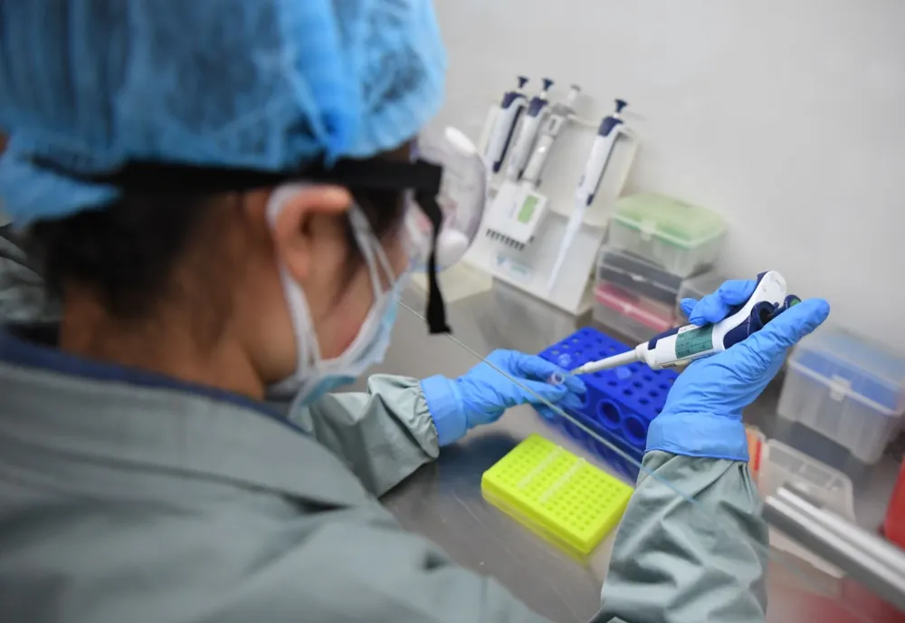 Peste 7.780 de teste COVID-19 prelucrate în județul Covasna. 30 de pacienți infectați, internați în spitale