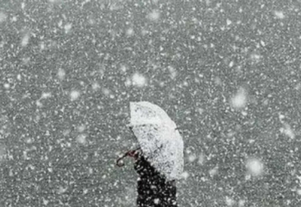 Informare meteo de ninsori și vânt, în toată țara, până vineri dimineața