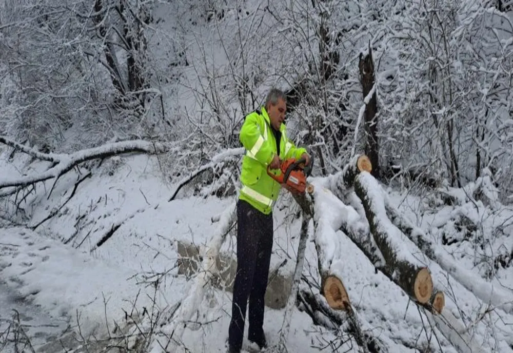 Trenuri blocate în gări din cauza vremii nefavorabile, în județul Covasna!