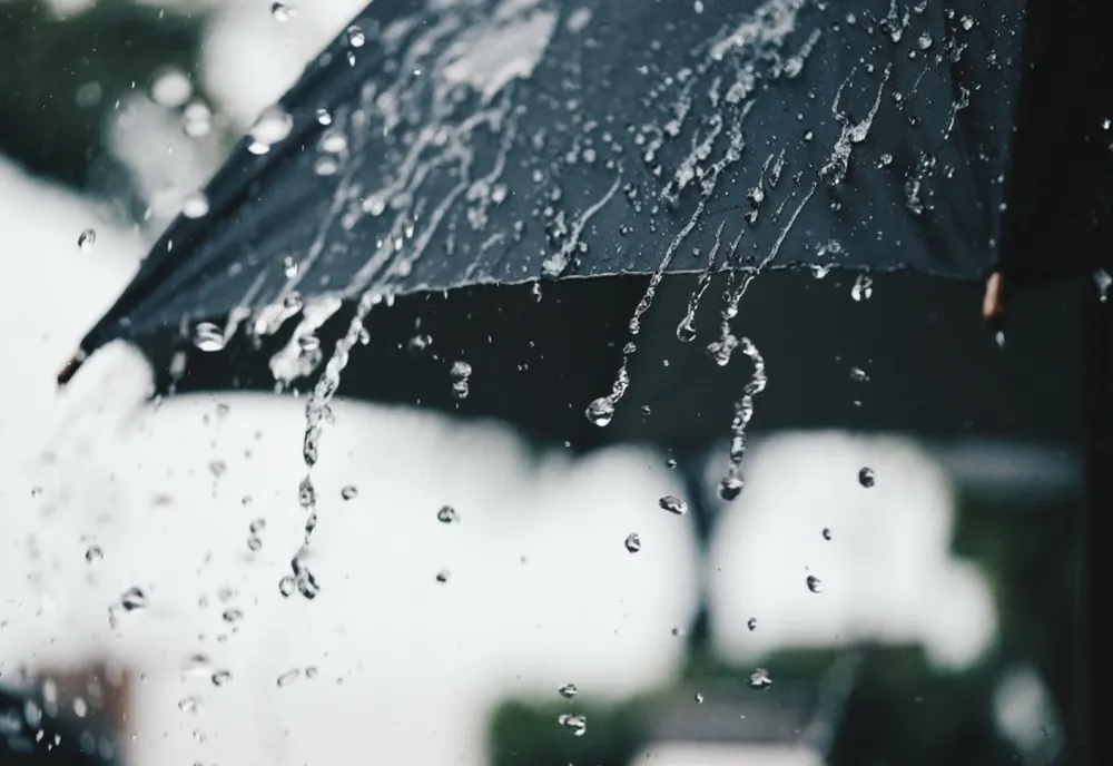 Meteorologii prelungesc avertizările de vreme rea