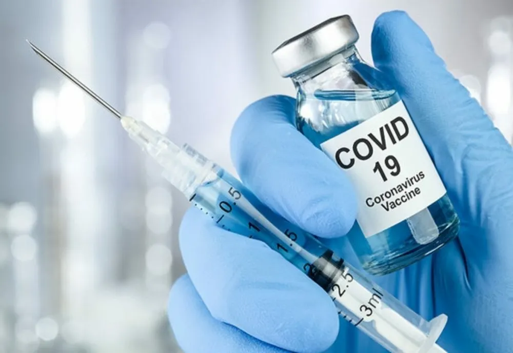 Letonia impune vaccinarea obligatorie anti-COVID-19 - Cei care refuză vor fi CONCEDIAȚI