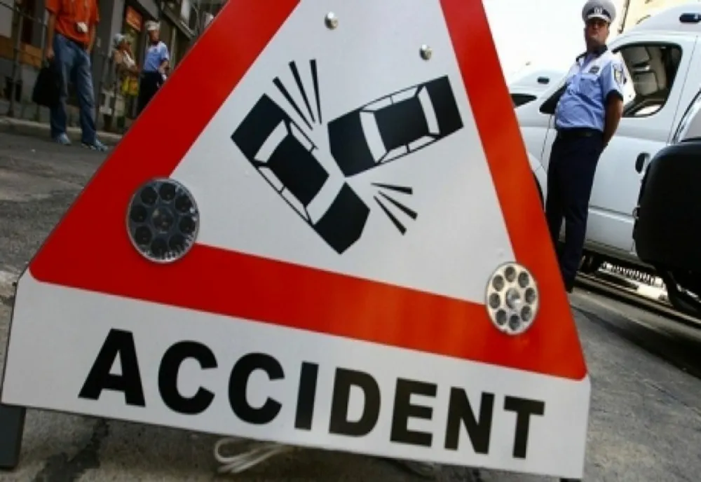 Accident rutier în care a fost implicat un şofer băut! O femeie a fost rănită!