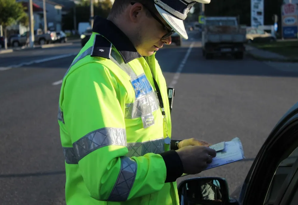 Polițiștii rutieri din Brașov și Covasna au dat amenzi de aproape 14.000 de lei în doar 3 ore!