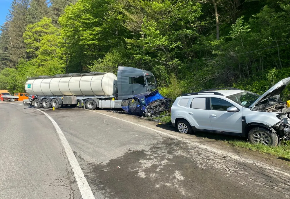 Accident cu 3 victime, pe DN10