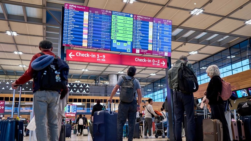 Zeci de curse aeriene au fost anulate miercuri ca urmare a evenimentelor din Orientul Mijlociu. Anunțul Companiei Naționale de Aeroporturi București (CNAB)