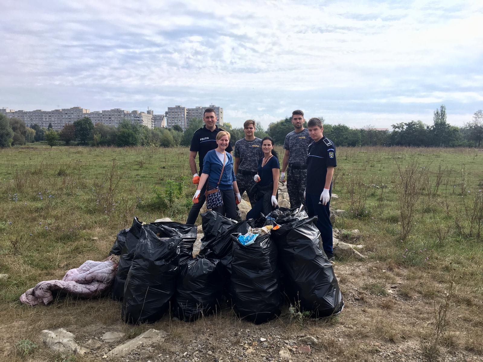 Politisti curatenie Let's do it Romania septembrie 2018 - 1