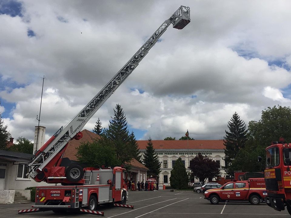Autospeciala inaltime ISU Covasna pompieri mai 2019 - 1
