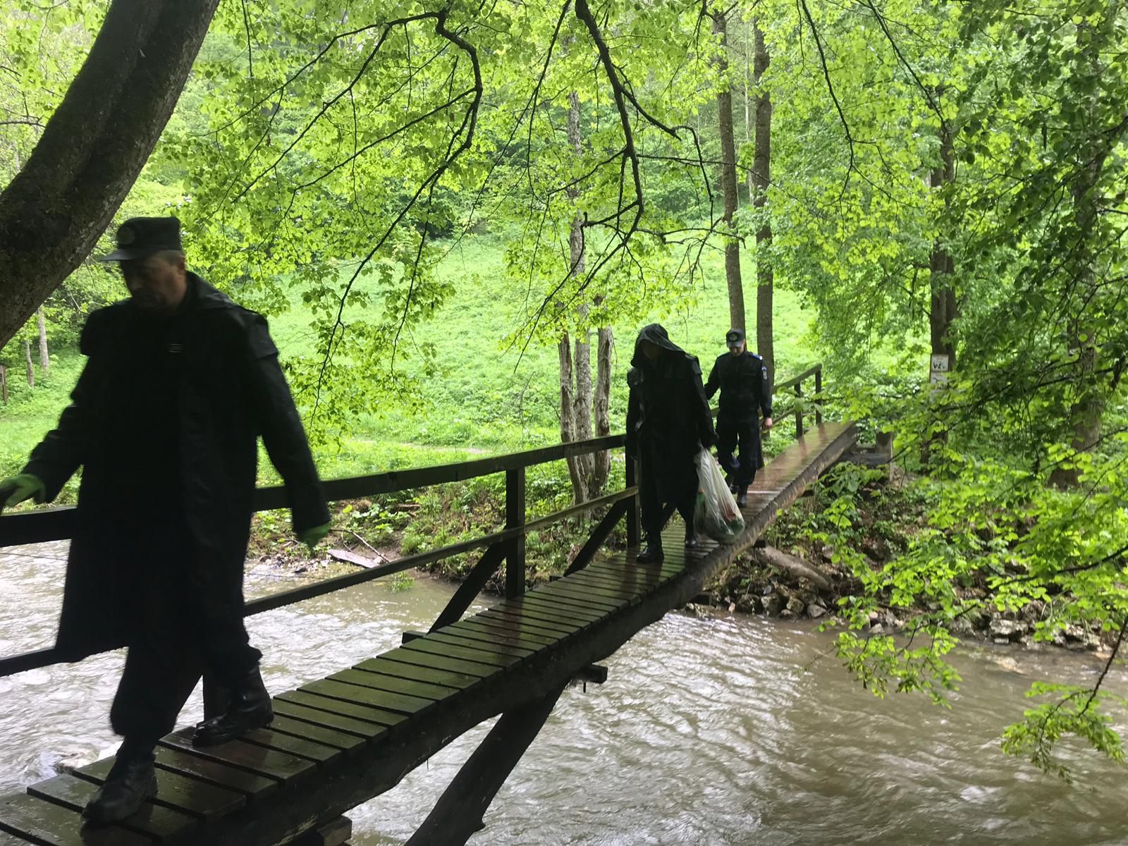 Jandarmi ecologizare Cheile Varghisului mai 2019 - 4