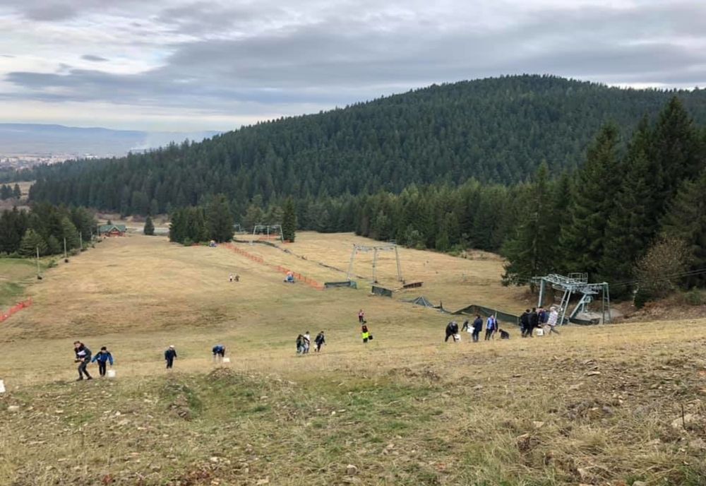 Zeci de covăsneni uniți în memoria fostului primar al Covasnei, Lőrincz Zsigmond