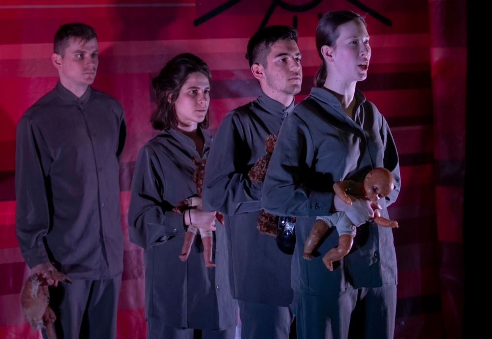 Spectacolul „Chipul din oglinda apei” al Teatrului Osonó, turneu de final de an în Slovacia și Serbia