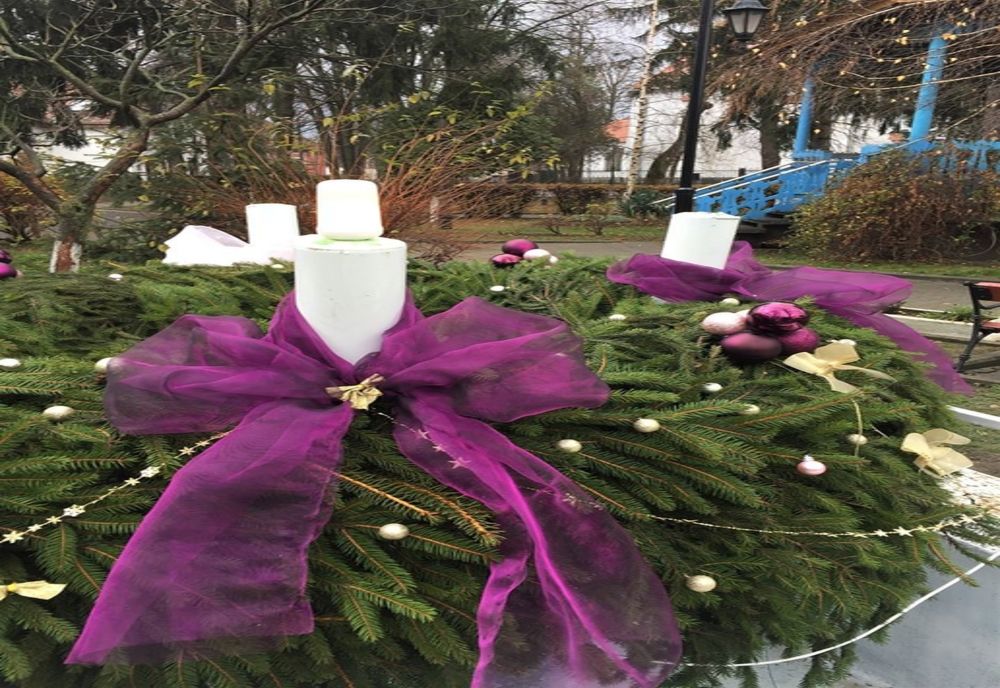 Prima lumânare de Advent aprinsă şi la Ozun pe 1 decembrie