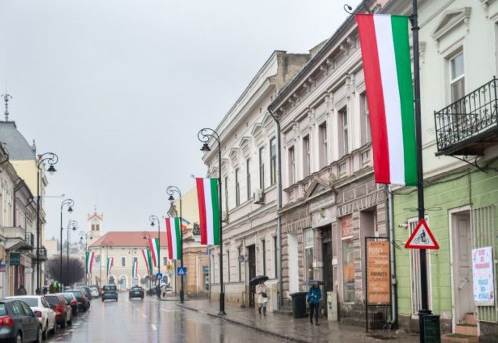 Sentinţă definitivă: amenda aplicată din cauza arborării steagului maghiar la 15 martie este legală