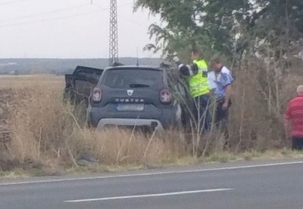 Cu mașina în șanț, la Baraolt, după ce a derapat într-o curbă 