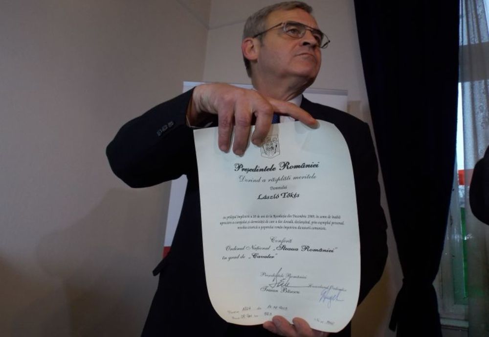 Liderul UDMR Covasna îi cere președintelui României recunoașterea meritelor episcopului Tőkés László