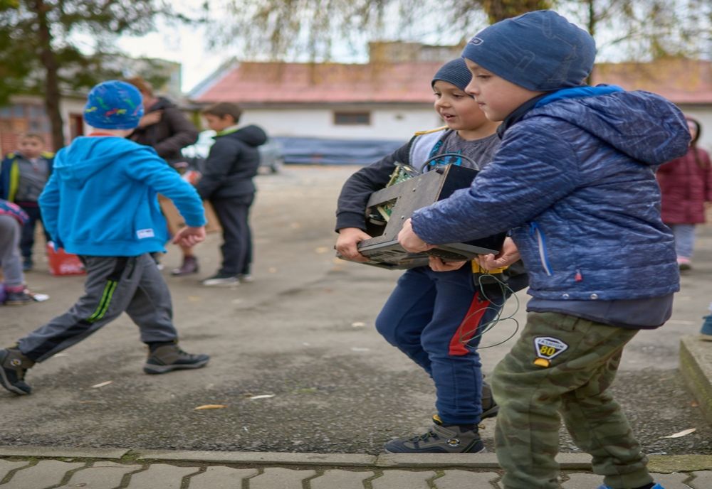 Peste 65 de tone de hârtie şi carton colectate în mai puţin de 3 luni din şcolile covăsnene