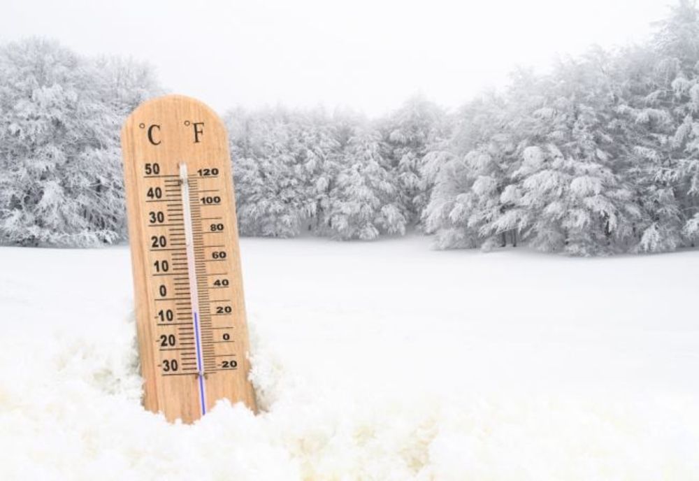 Ninsori, viscol și temperaturi în scădere în weekend