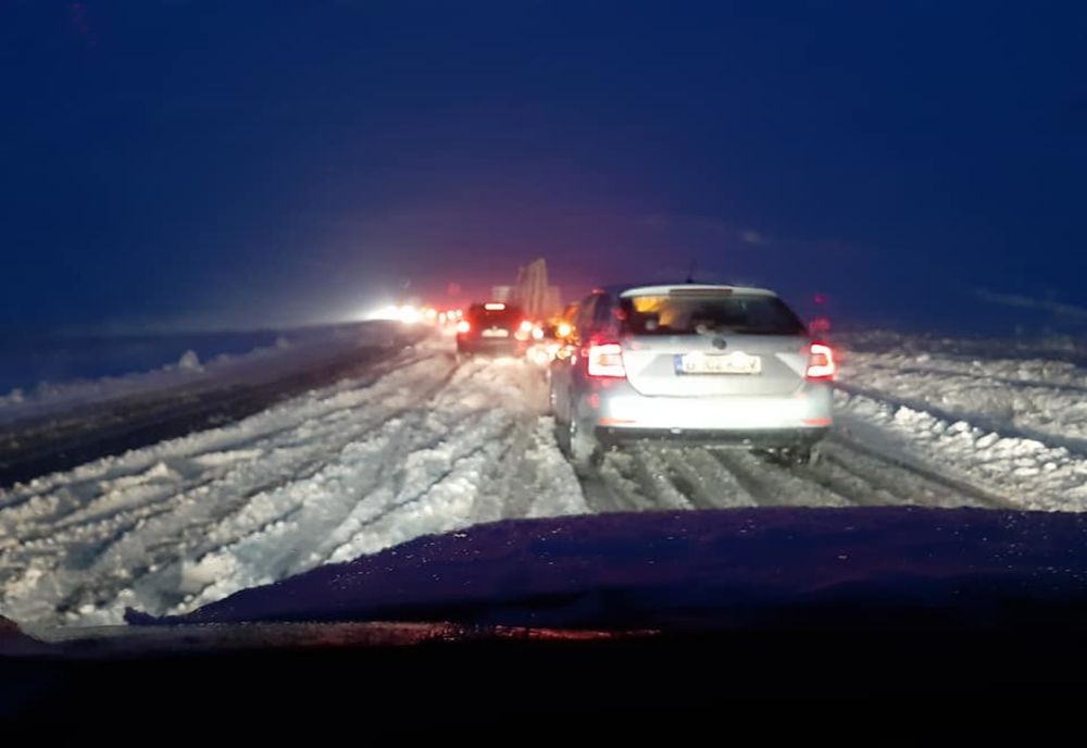 Mai multe drumuri închise sau blocate din cauza vremii nefavorabile. Situația rutieră conform Centrului Info Trafic