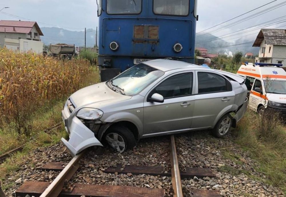 Maşină lovită de tren la Lemnia după ce frânele au cedat