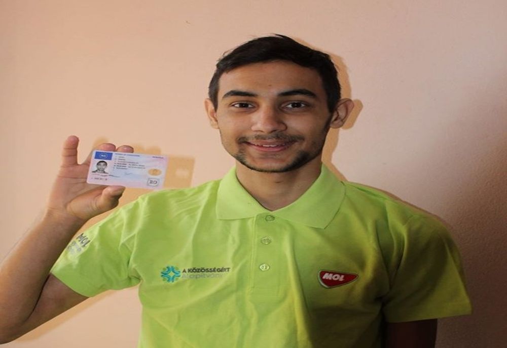 3 tineri covăsneni din medii defavorizate primesc finanțare pentru școala de șoferi