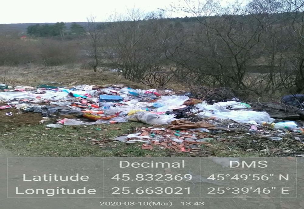 FOTO. Primăria Vâlcele, amendată pentru gunoaiele aruncate la voia întâmplării
