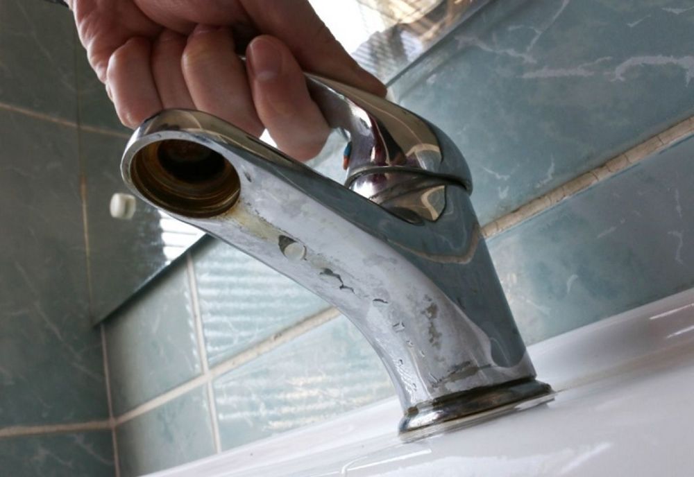 Mai multe blocuri din Sfântu Gheorghe, fără apă potabilă joi