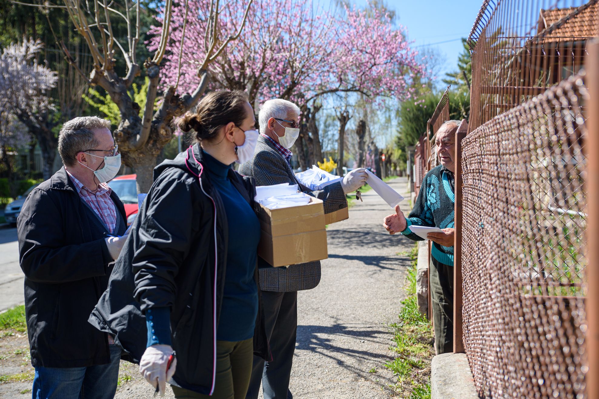 750_4145_Csomagok atadasa-hazaknal_Kristo-G Hunor