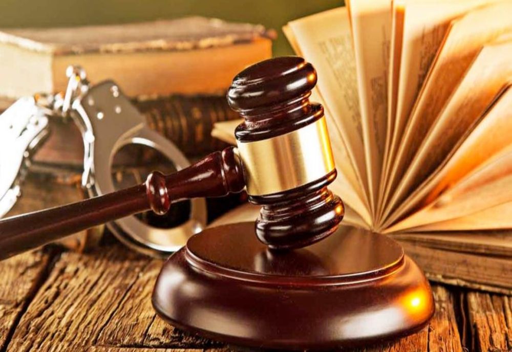 Două dosare penale pentru zădărnicirea combaterii bolilor pe numele unui ceh carantinat în staţiunea Covasna